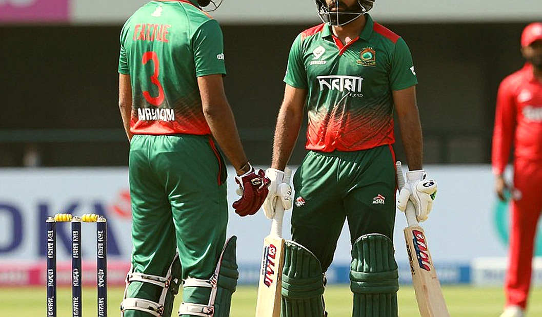 দ্বিতীয়বার তাকানোর পাঠ: কুশল মেন্ডিসের টেস্ট অধিনায়কত্ব আর এক প্রজন্ম হস্তান্তরের হিসাবের খাতা
